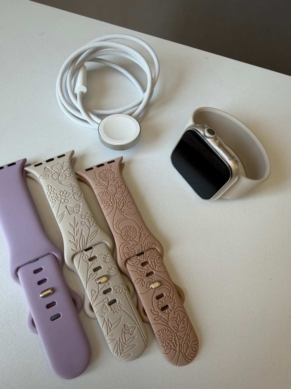 Apple Watch Series 9 GPS 41mm Starlight Aluminum case. Screen protector 4 bands